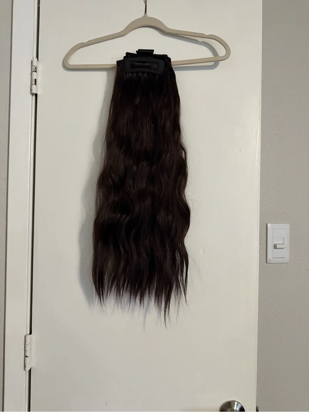 Clip-In Wavy Hair Extensions - Black
